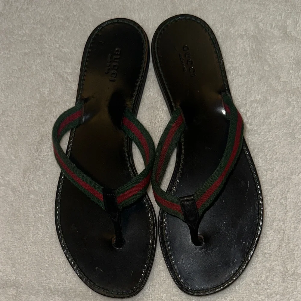Gucci Black Leather Thong Sandals with Green-Red Web Stripe